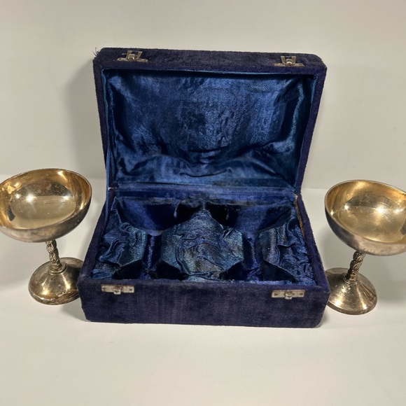 Vintage Silver Plated Cordial Goblets Pair Etched Grape Pattern w Velvet Box - Picture 2 of 15